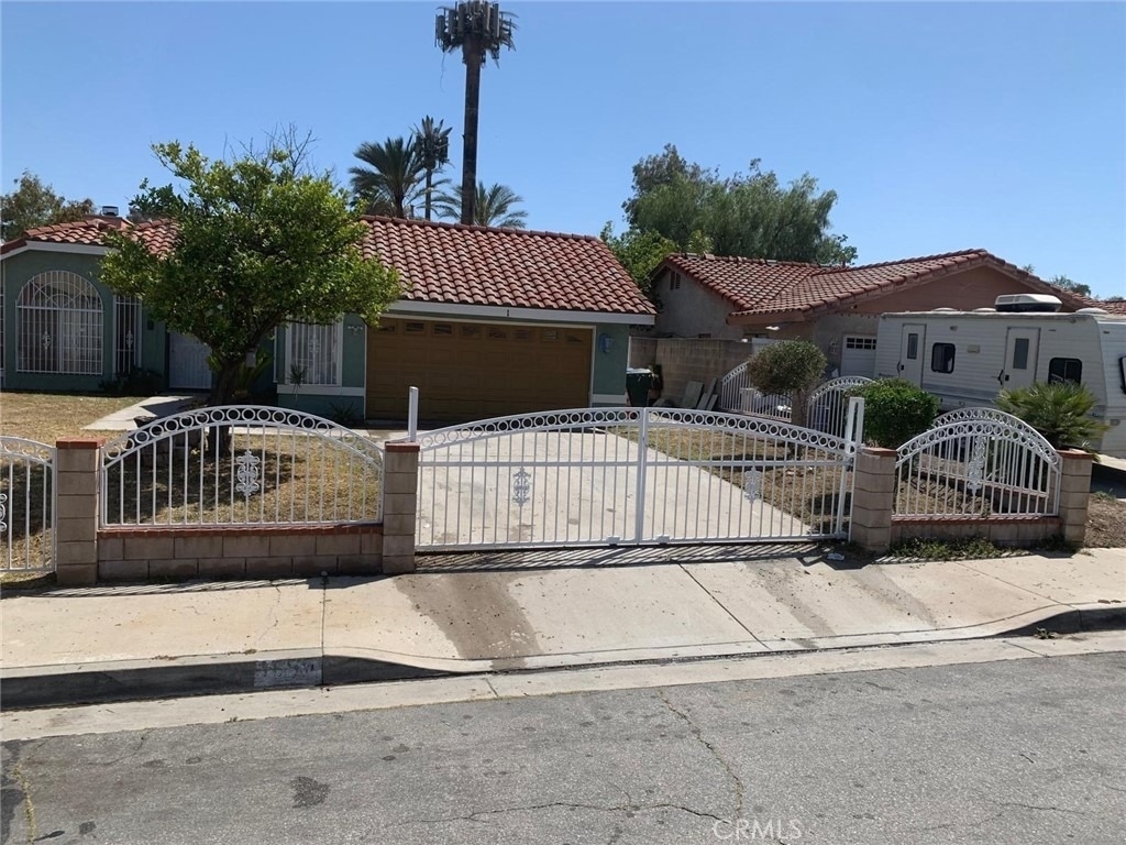 1855 W 13th - Photo 2