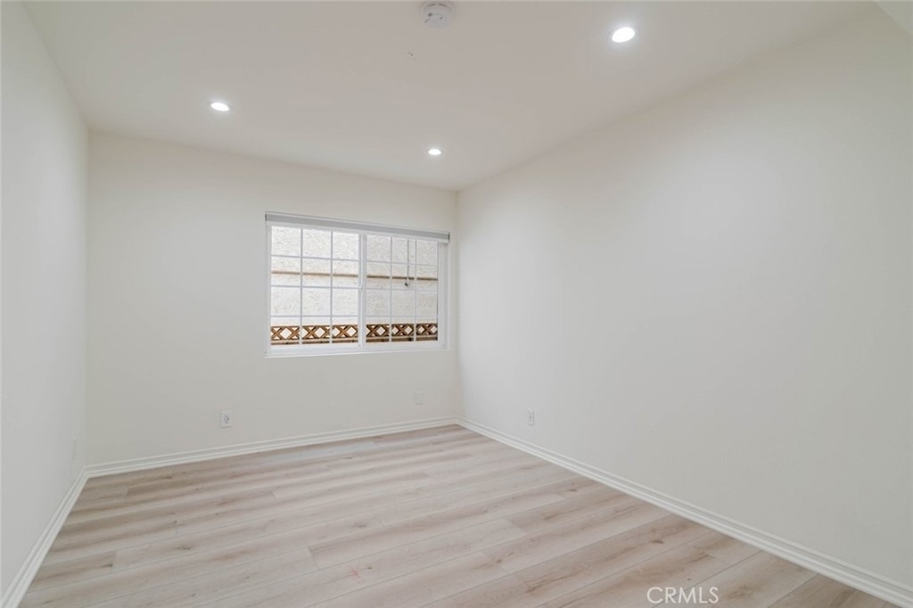 323 N Louise Street - Photo 8