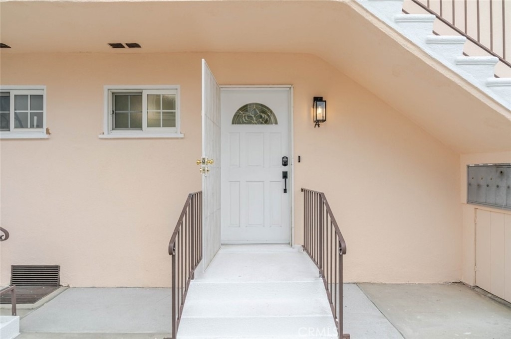 323 N Louise Street - Photo 1