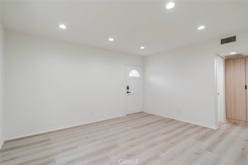 323 N Louise Street - Photo 4