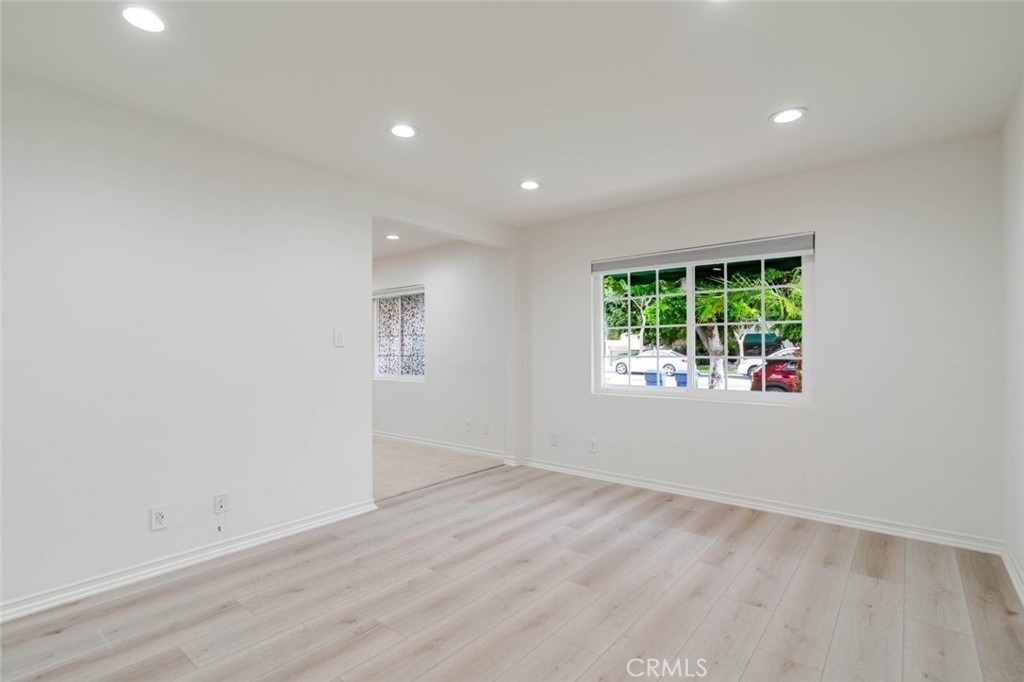 323 N Louise Street - Photo 2