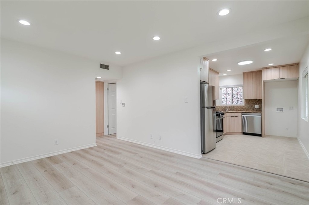 323 N Louise Street - Photo 3
