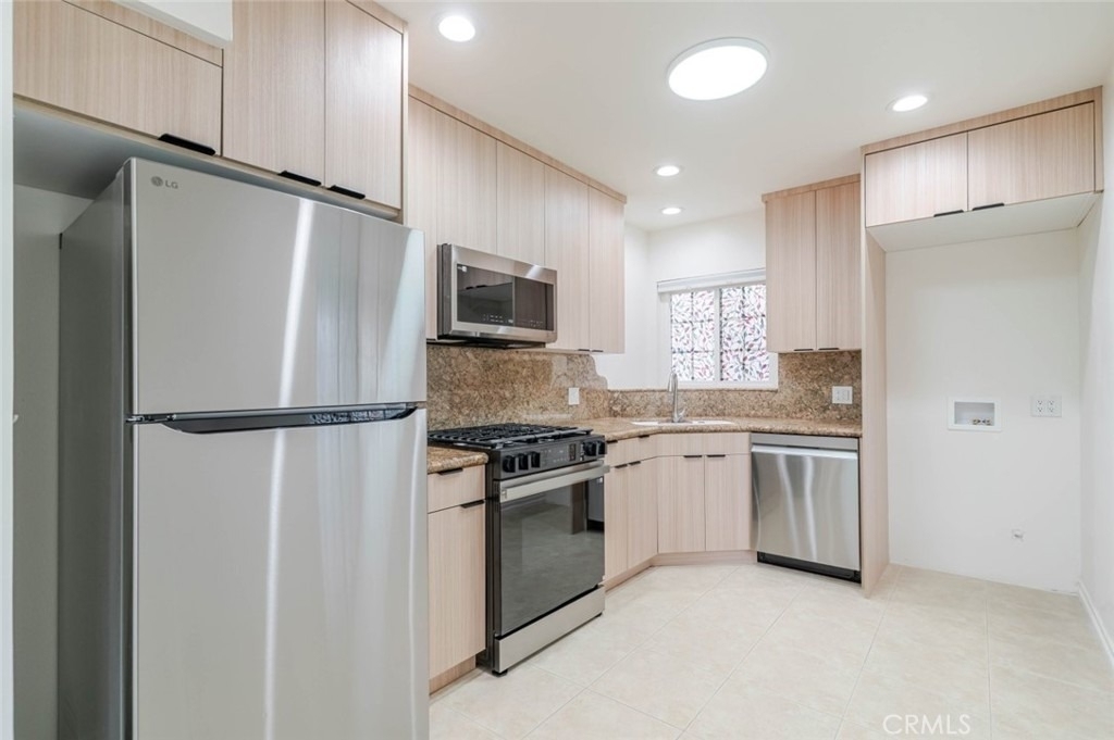 323 N Louise Street - Photo 5
