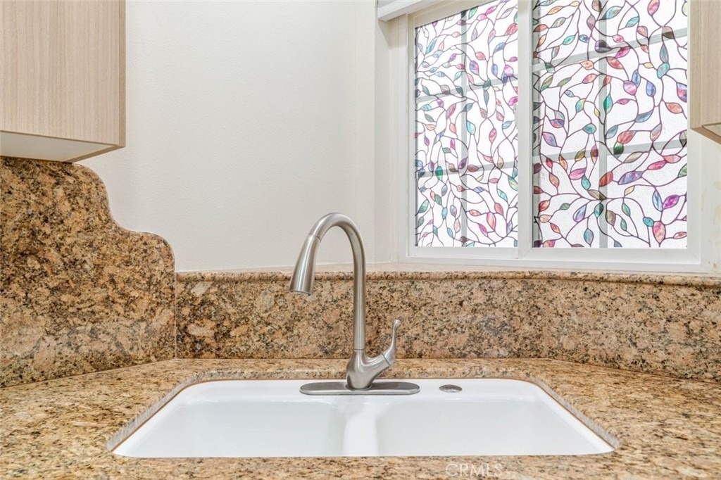 323 N Louise Street - Photo 6
