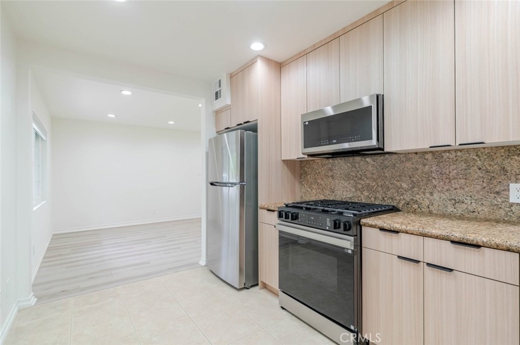 323 N Louise Street - Photo 7