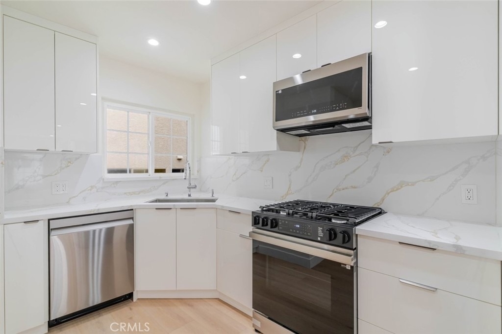 323 N Louise Street - Photo 8