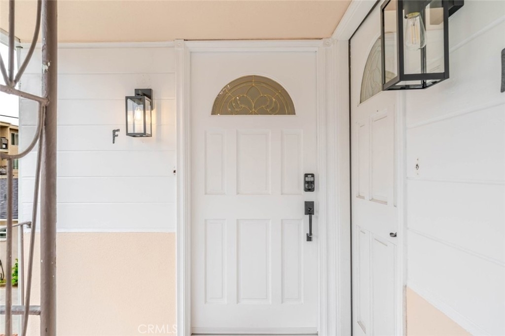 323 N Louise Street - Photo 1