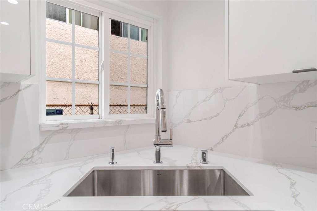 323 N Louise - Photo 8