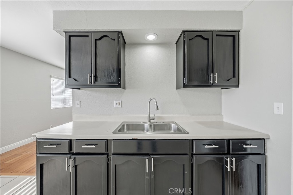 1308 E Oaks Street - Photo 1