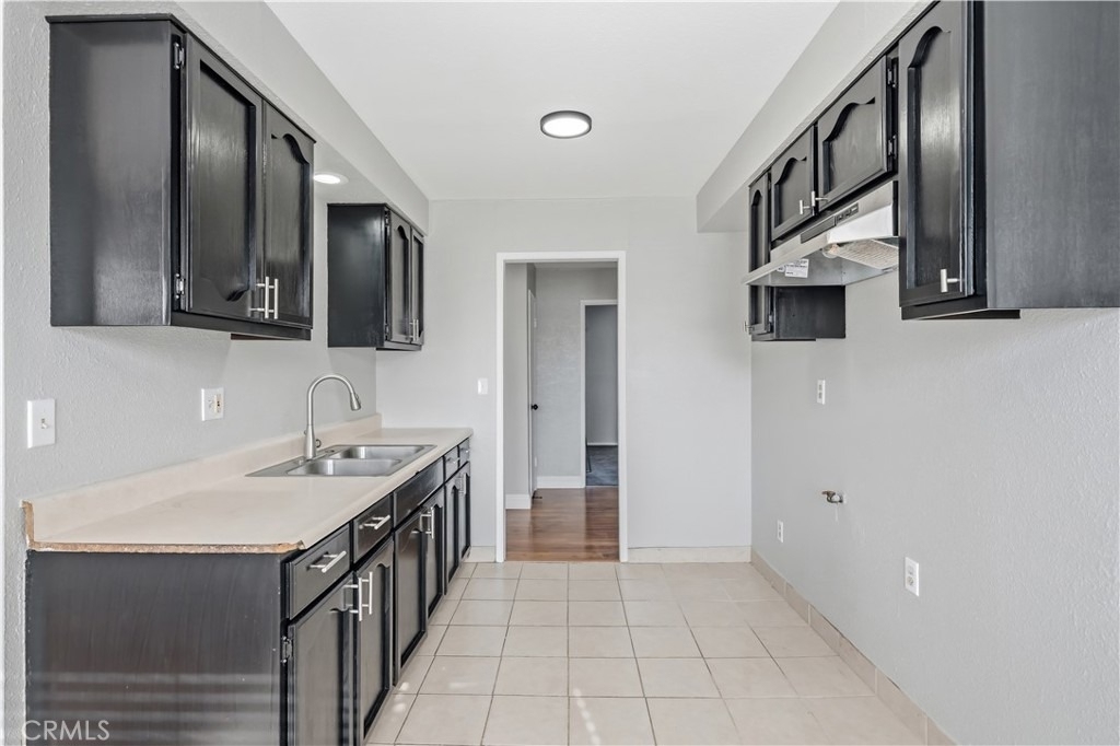 1308 E Oaks Street - Photo 2