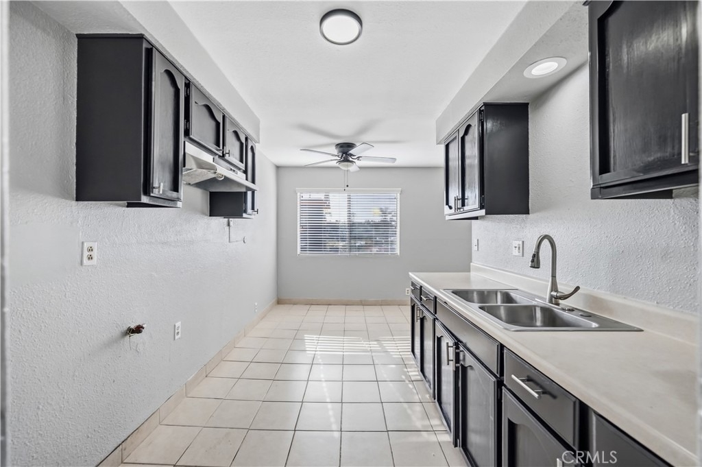 1308 E Oaks Street - Photo 3