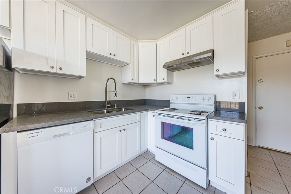 810 E Grand Ave - Photo 4