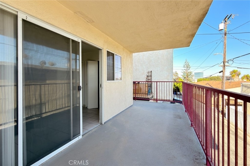 810 E Grand Ave - Photo 32