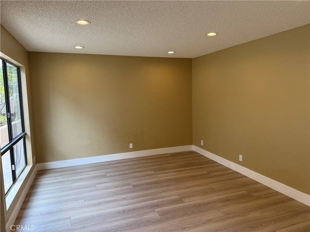 219 E Maple Street - Photo 17