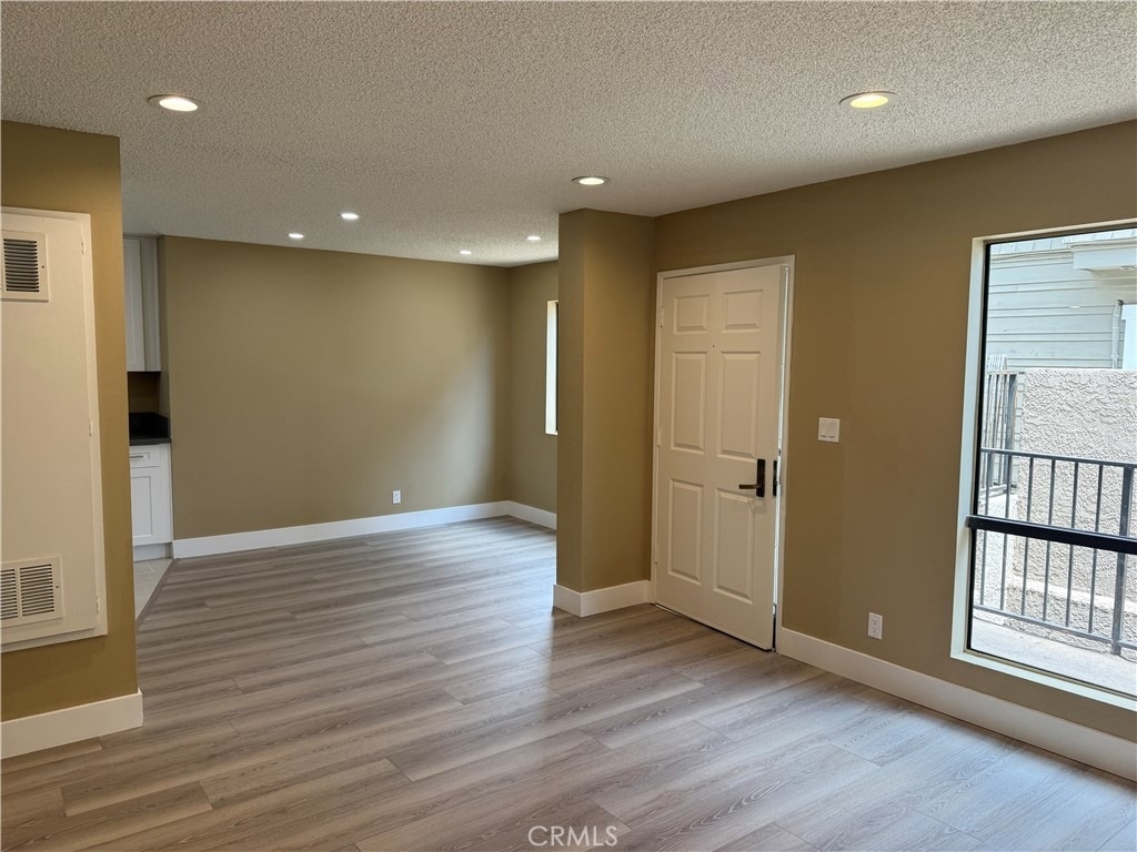 219 E Maple Street - Photo 2