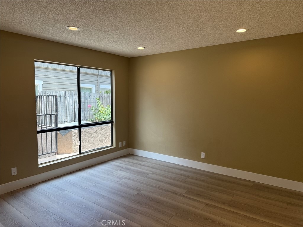 219 E Maple Street - Photo 6