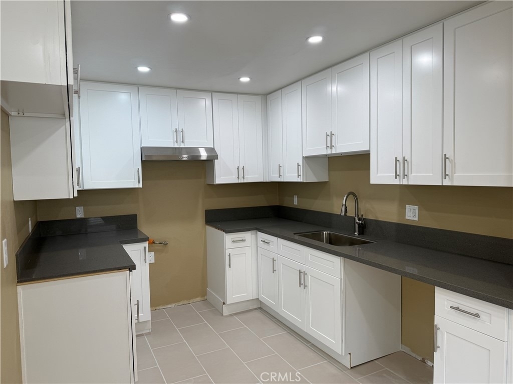 219 E Maple Street - Photo 4