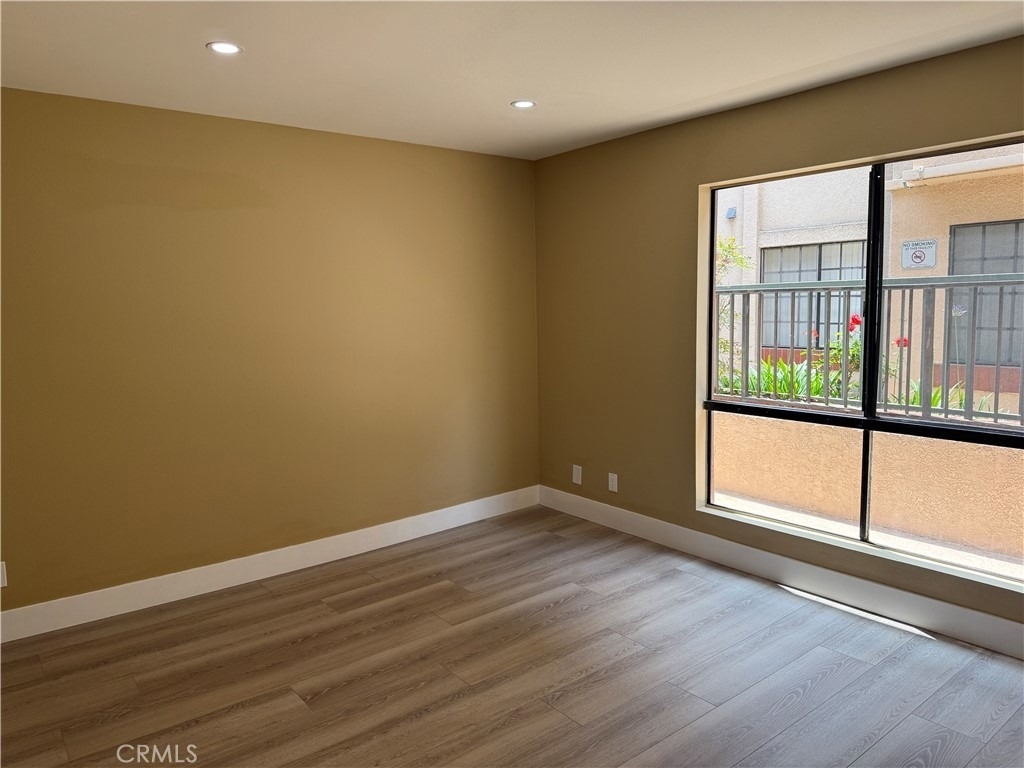 219 E Maple Street - Photo 12