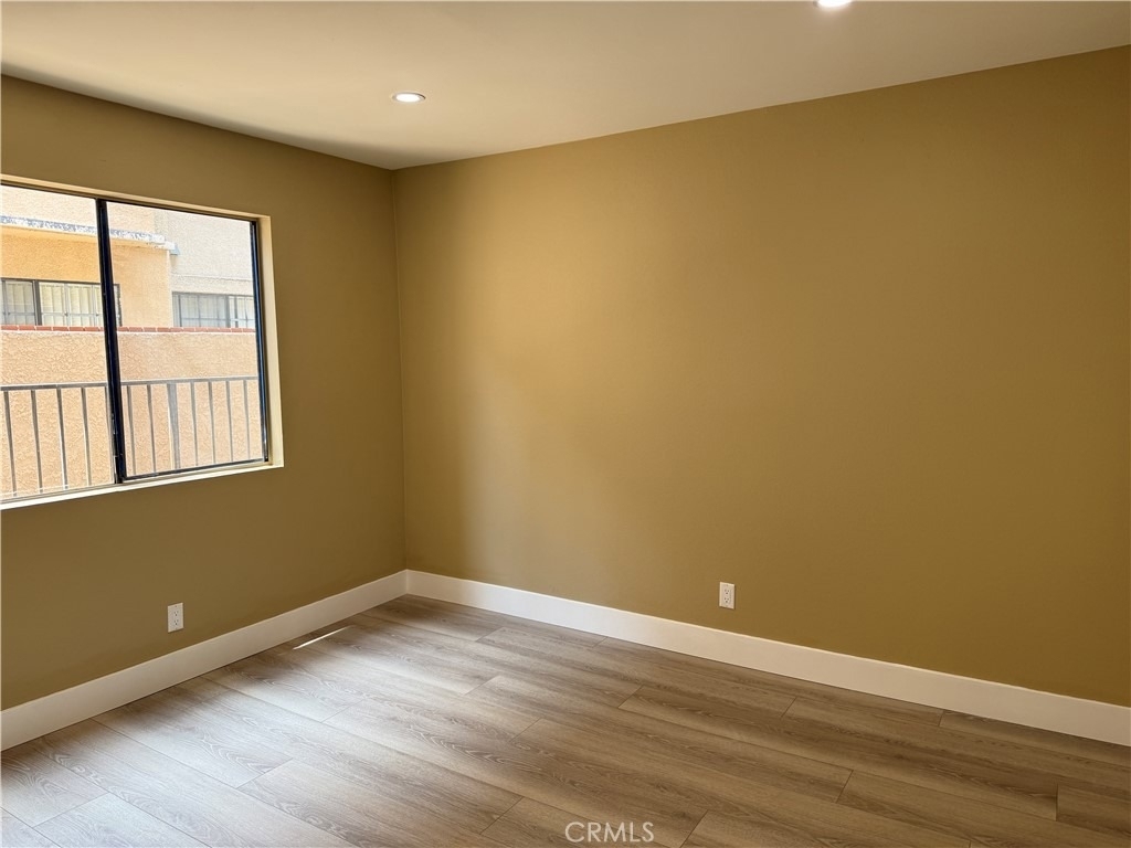 219 E Maple Street - Photo 10