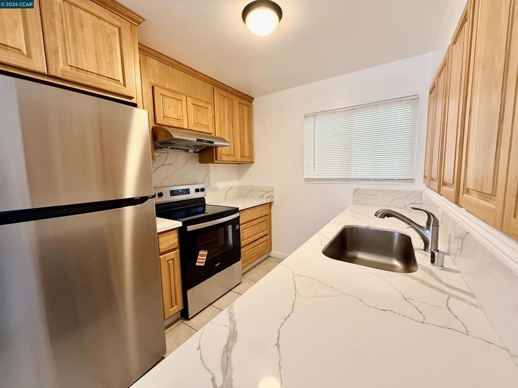 15 Lena Dr - Photo 2