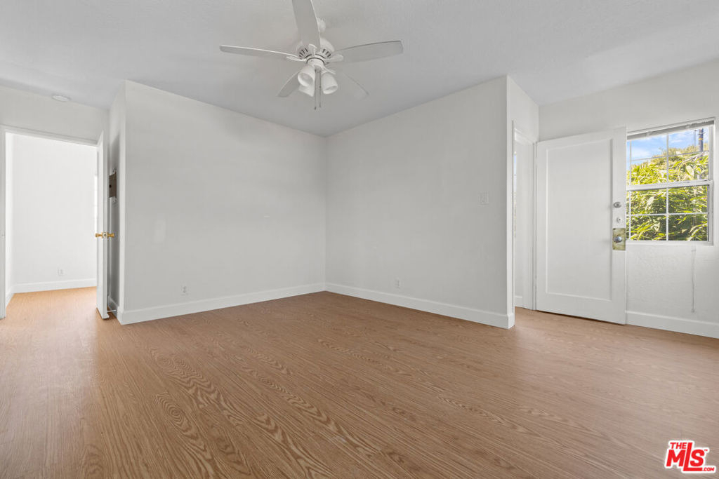2528 1/2 Military Avenue - Photo 10