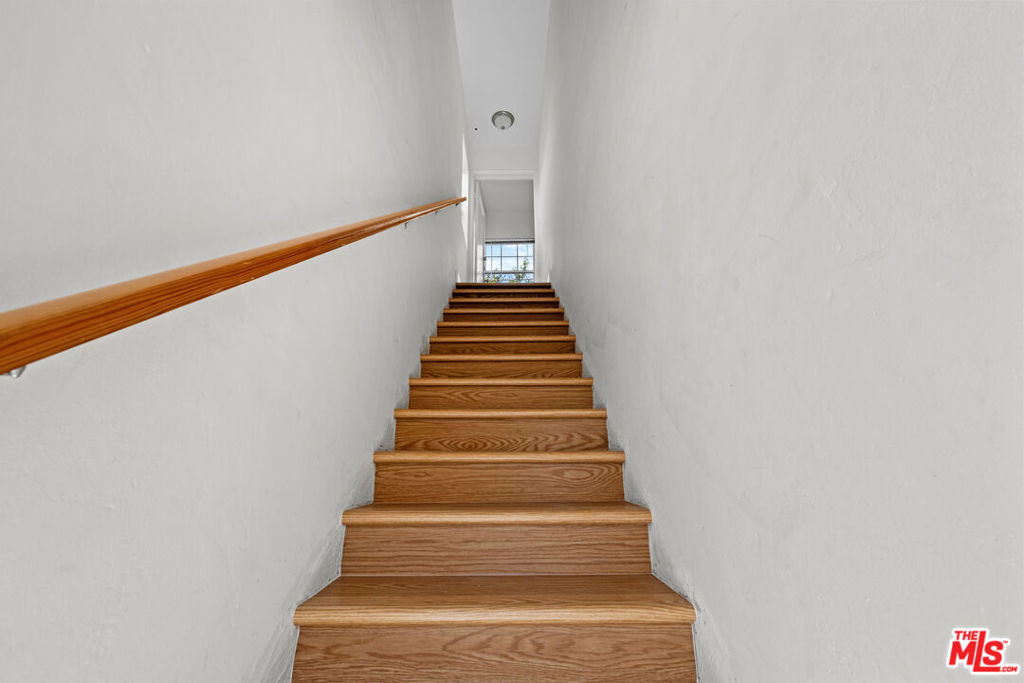 2528 1/2 Military Avenue - Photo 12