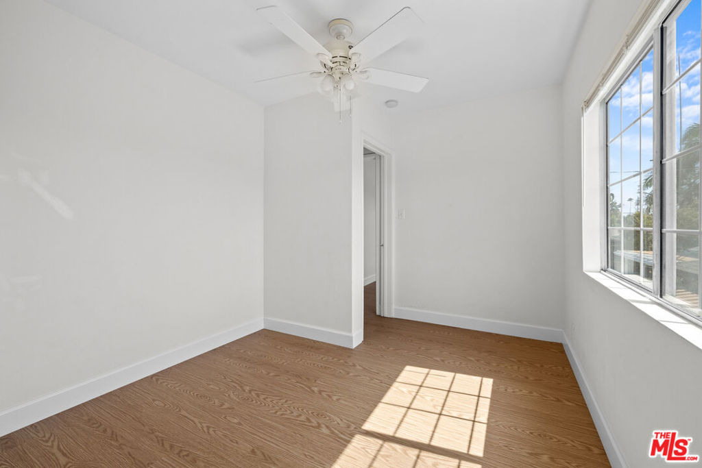2528 1/2 Military Avenue - Photo 5