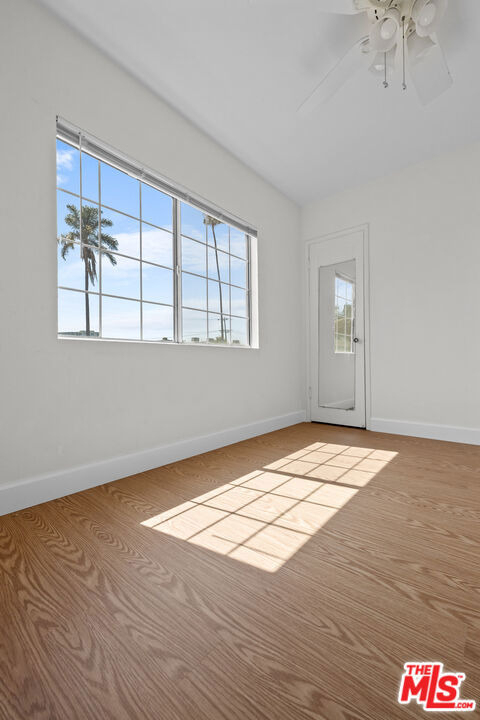 2528 1/2 Military Avenue - Photo 6