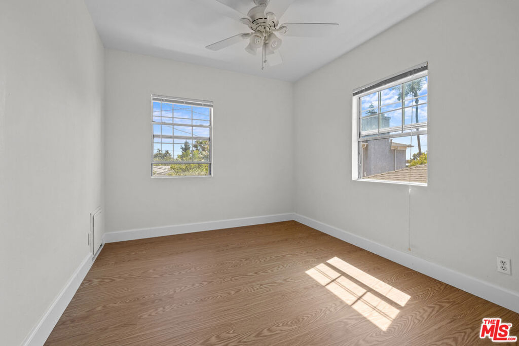 2528 1/2 Military Avenue - Photo 3