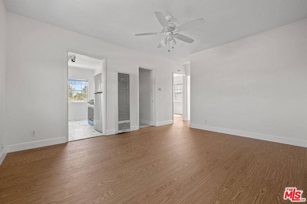 2528 1/2 Military Avenue - Photo 9