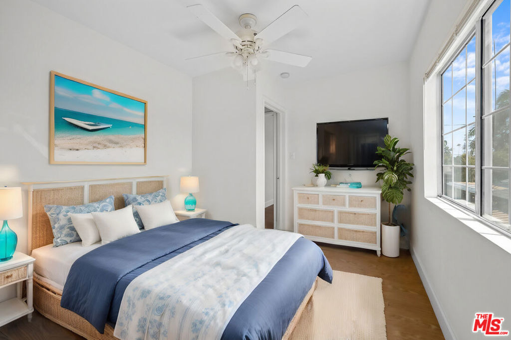 2528 1/2 Military Avenue - Photo 4