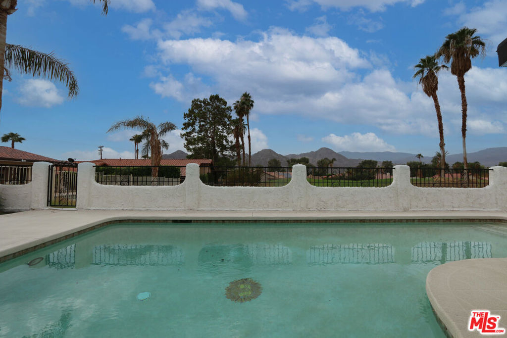 76983 California Drive - Photo 1