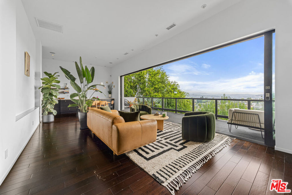 2300 Ronda Vista Drive - Photo 1