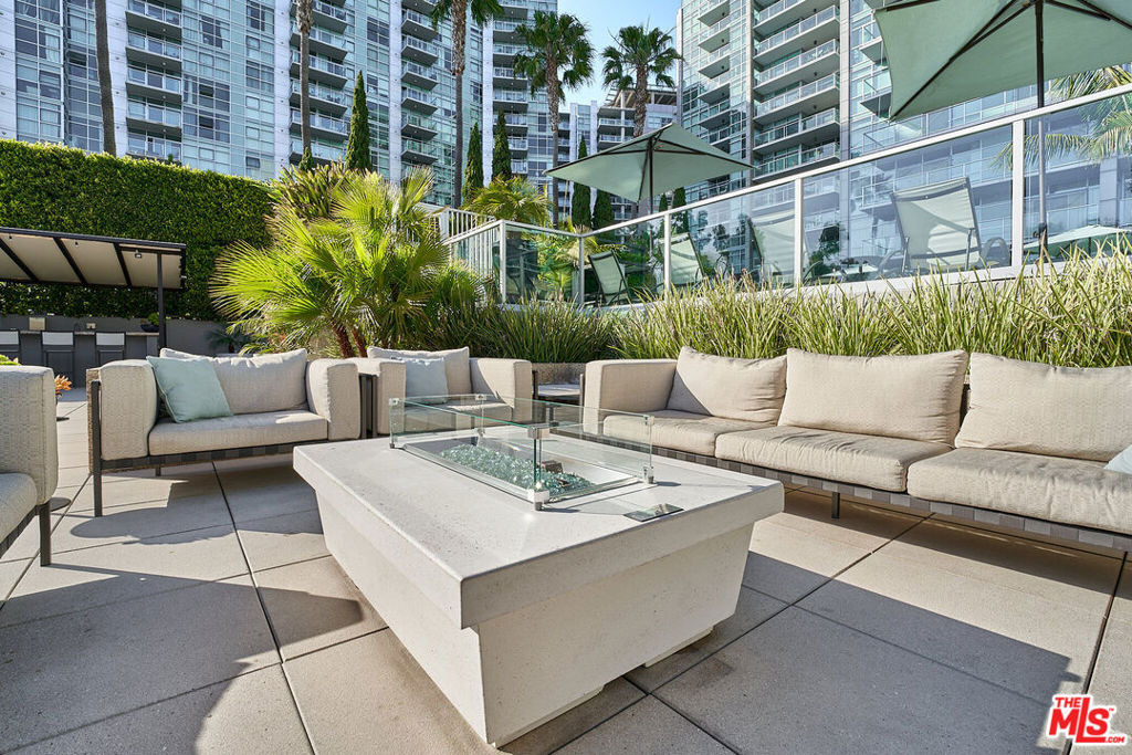 13650 Marina Pointe Drive - Photo 45