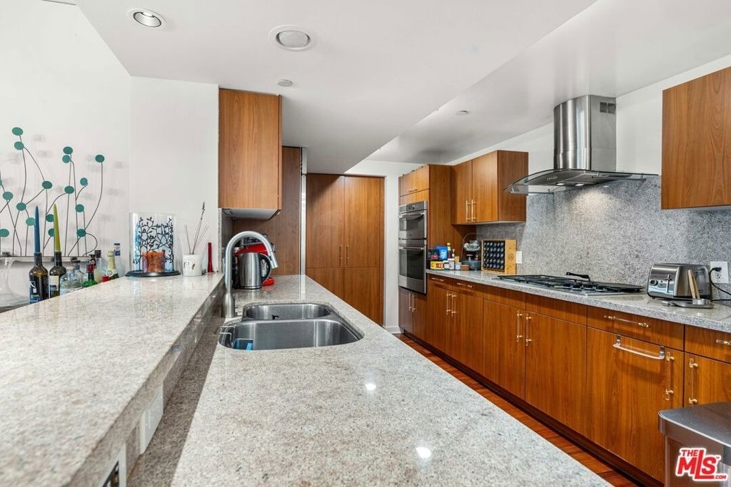13650 Marina Pointe Drive - Photo 12