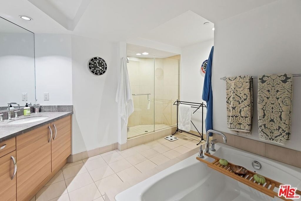 13650 Marina Pointe Drive - Photo 19