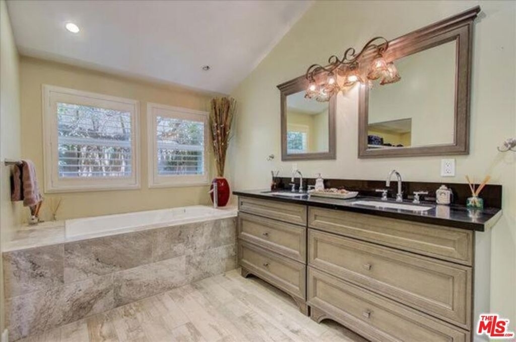 4847 Crown Avenue - Photo 13