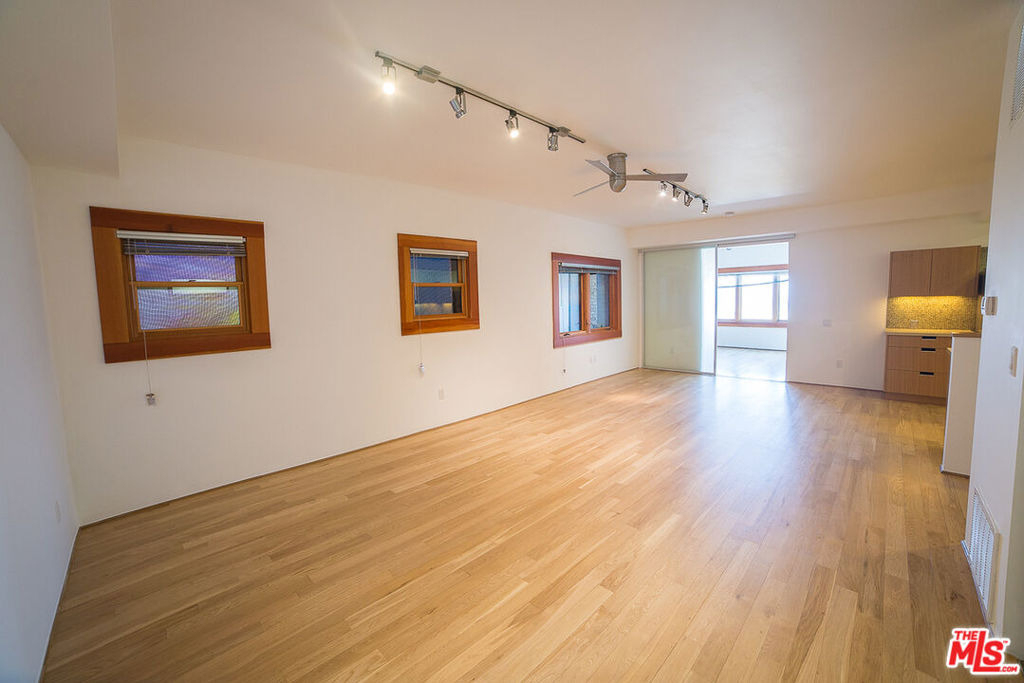 8 Brooks Avenue - Photo 4