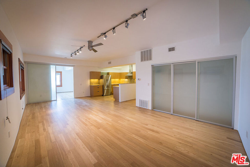 8 Brooks Avenue - Photo 3