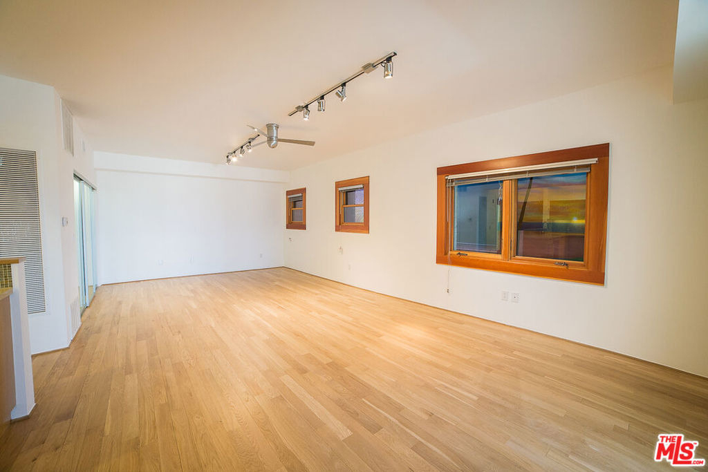 8 Brooks Avenue - Photo 6