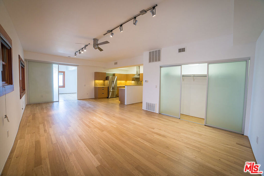 8 Brooks Avenue - Photo 2