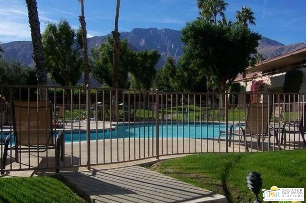 420 N Villa Court - Photo 0