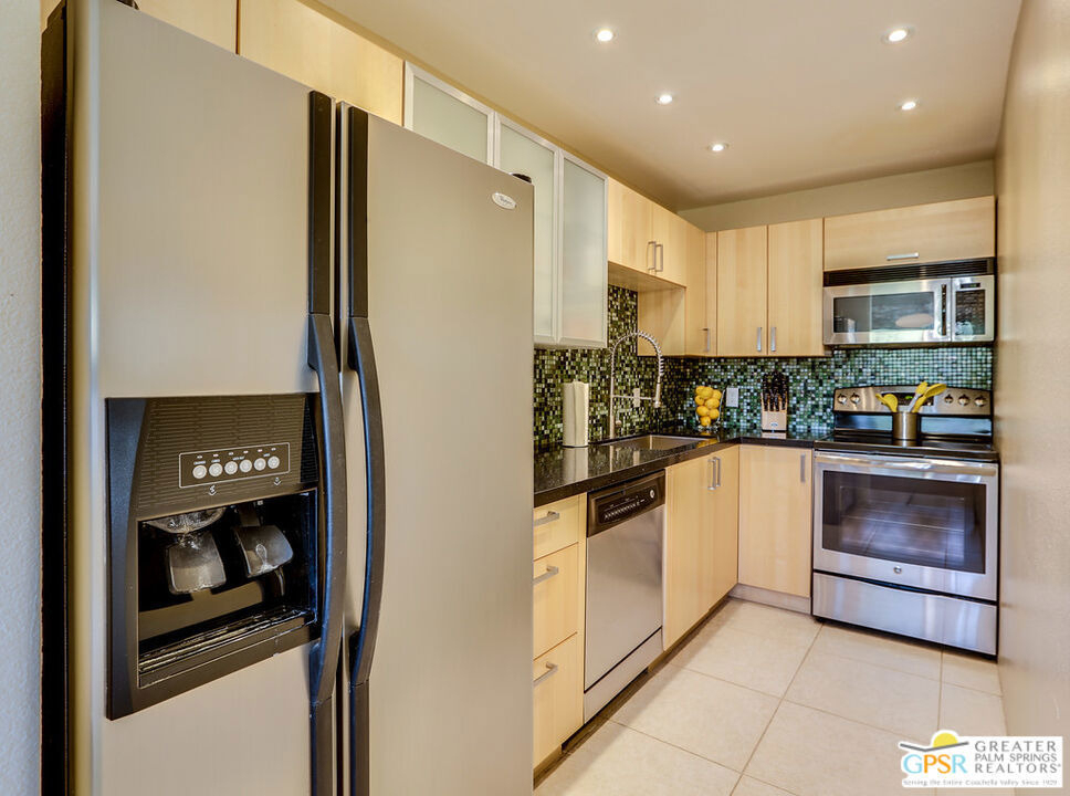 420 N Villa Court - Photo 9
