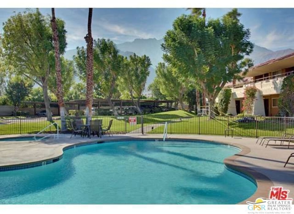 420 N Villa Court - Photo 1
