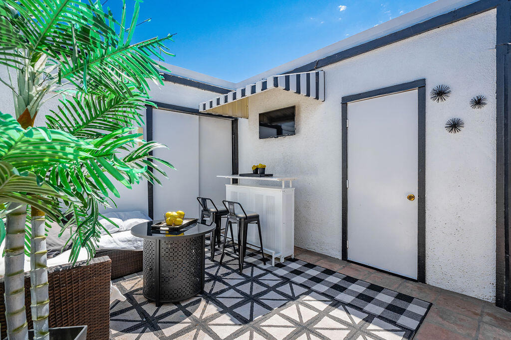 689 N Majorca Circle - Photo 2