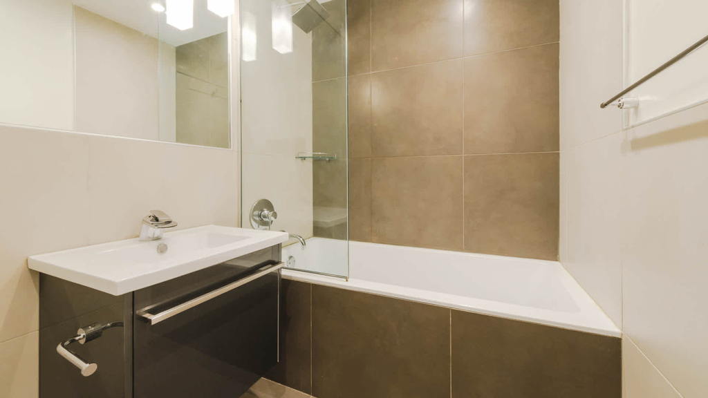 431 W 37th Street - Photo 10