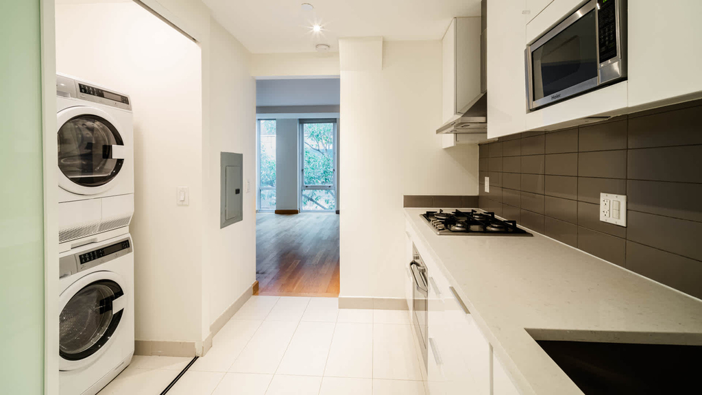 431 W 37th Street - Photo 31