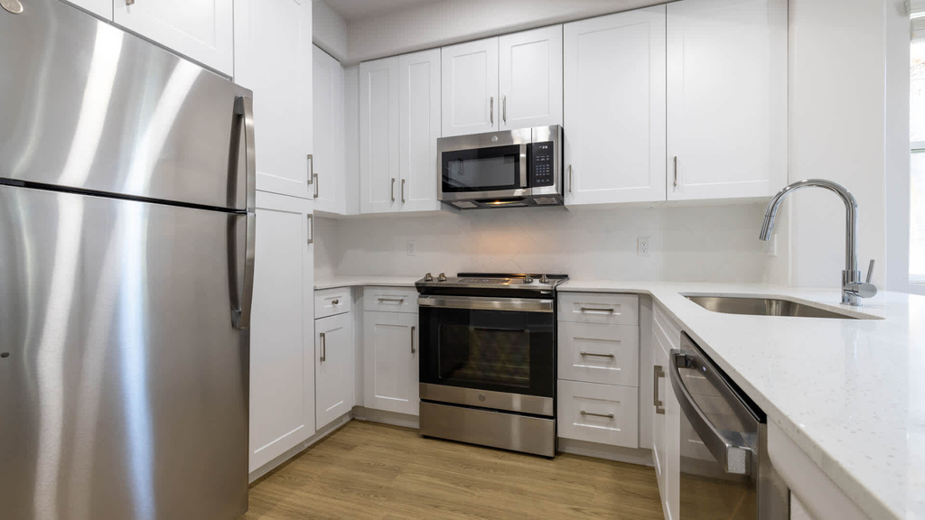 2552 Kelvin Ave - Photo 1