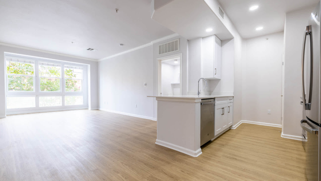 2552 Kelvin Ave - Photo 3