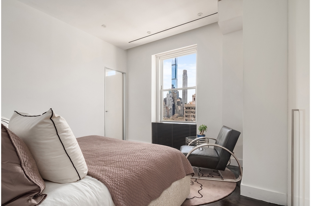 26 E 63rd St - Photo 9